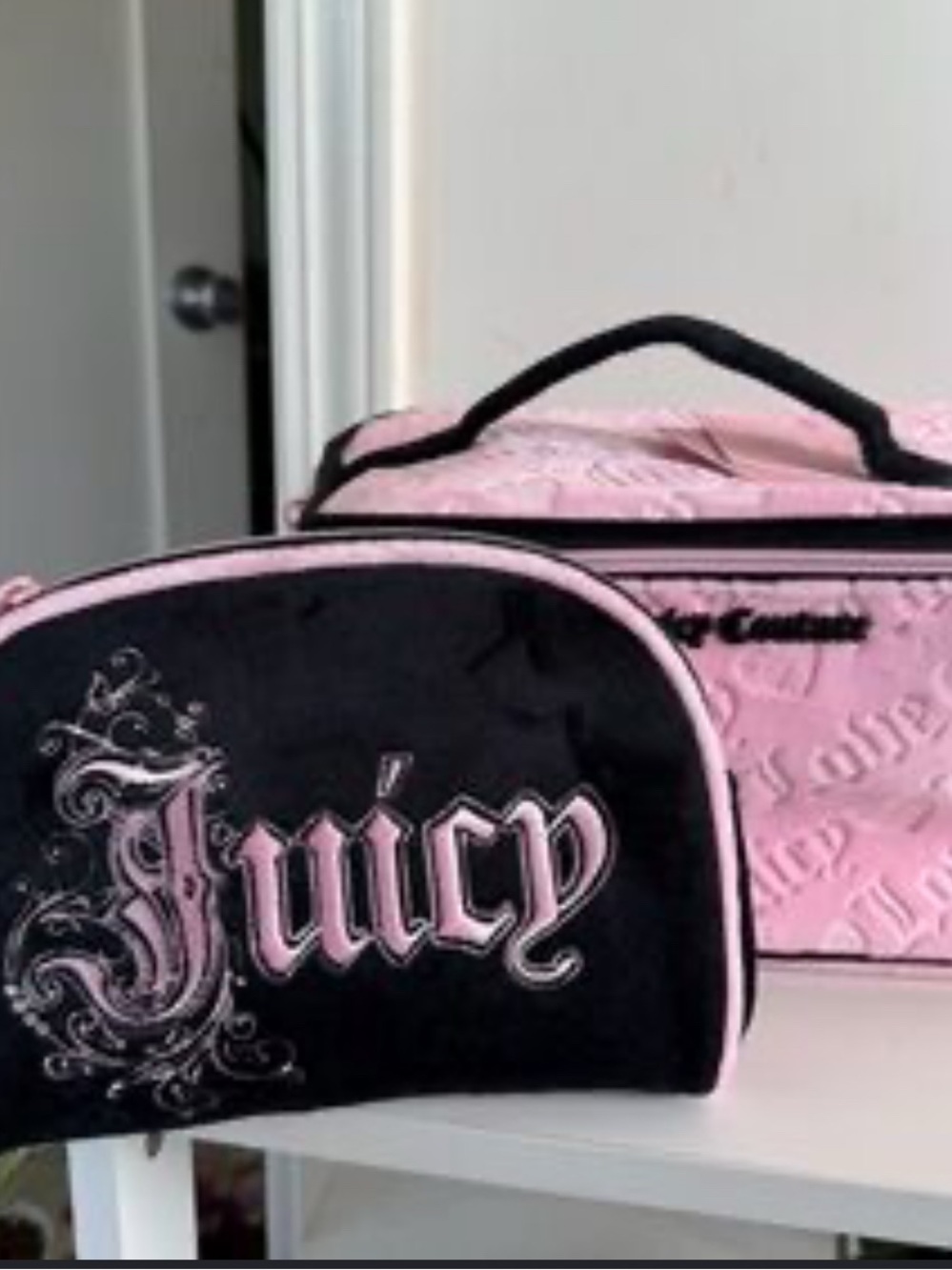 Juicy Couture Pink Cosmetic Case Travel Bags 3D Velour Embroidered Logo - Picture 13 of 13